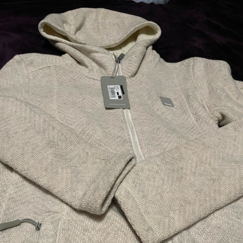 05BW.- Bench Dearby Jacket. Size Small.